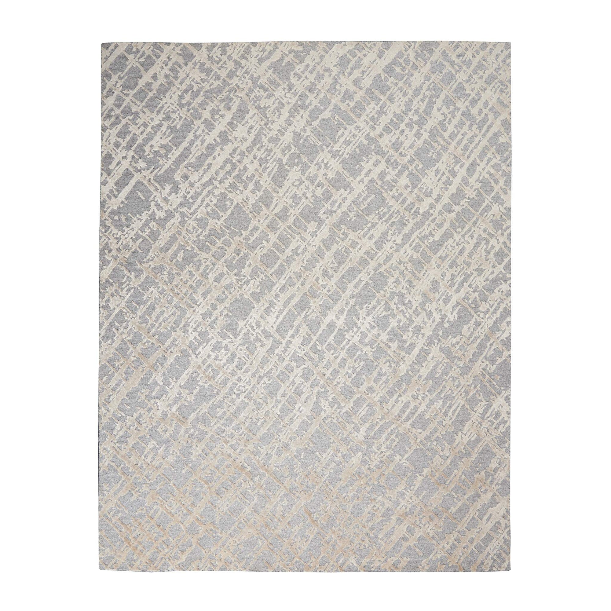 9'9" x 13'9"